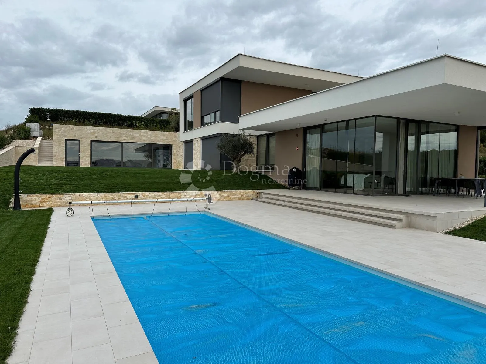 novigrad, impresivna vila s izuzetnim pogledom na more - slika 22