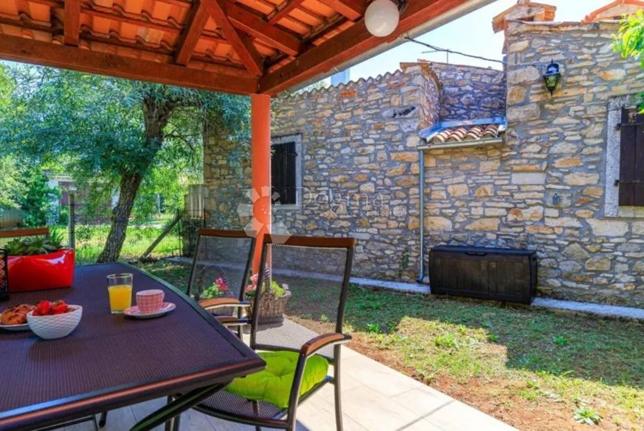 dugoročni najam – kuća lilla, 69 m² + 800 m² privatne okućnice, loborika - slika 1
