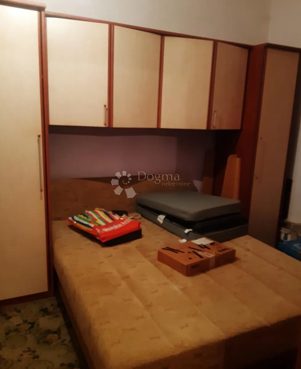 kuća za adaptaciju u drežnici sa 8 stanova - slika 7