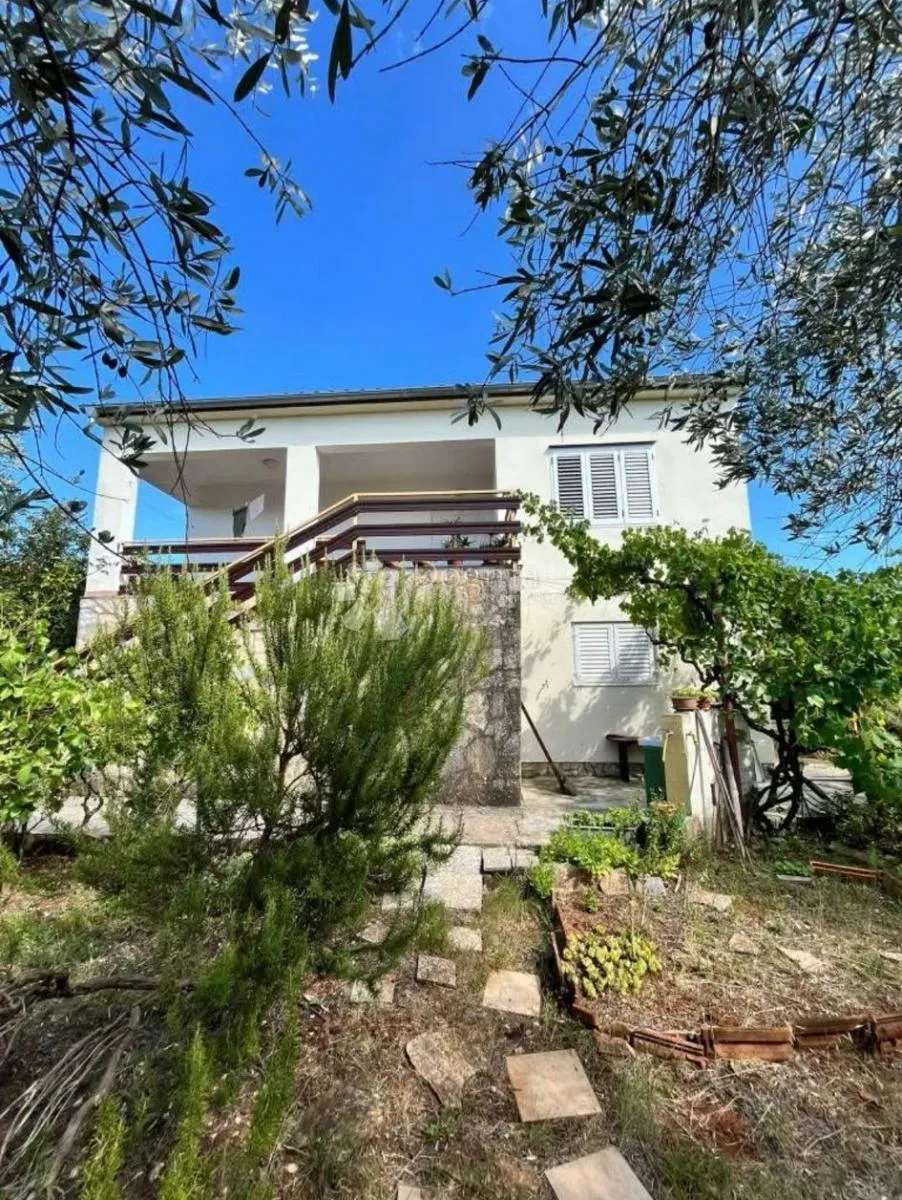ugljan - kuća 144 m2 s velikom okućnicom (1336 m2) - slika 3