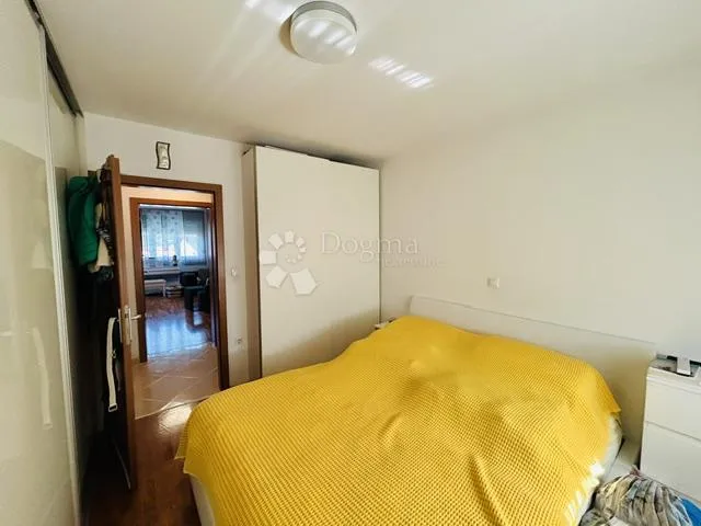 dvoetažni komforan stan na viškovu - slika 14
