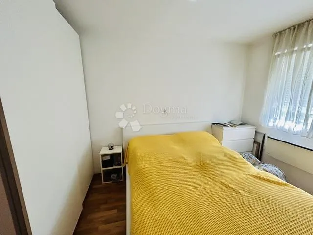 dvoetažni komforan stan na viškovu - slika 12