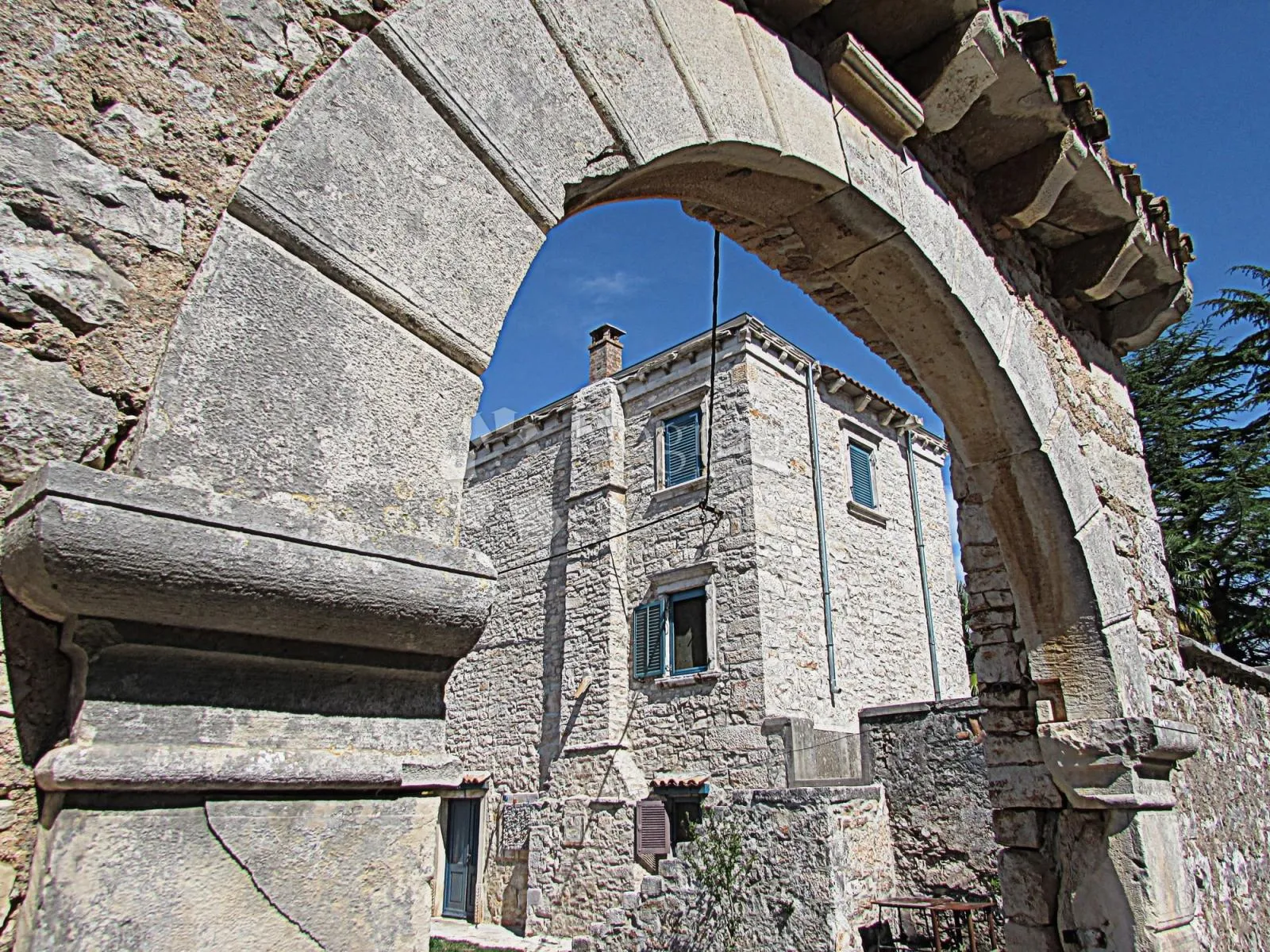 šarmantna kamena kuća - slika 23