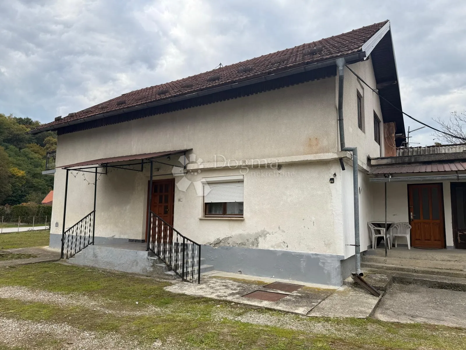kuća s gospodarskim zgradama u gornjem vratnu - slika 2