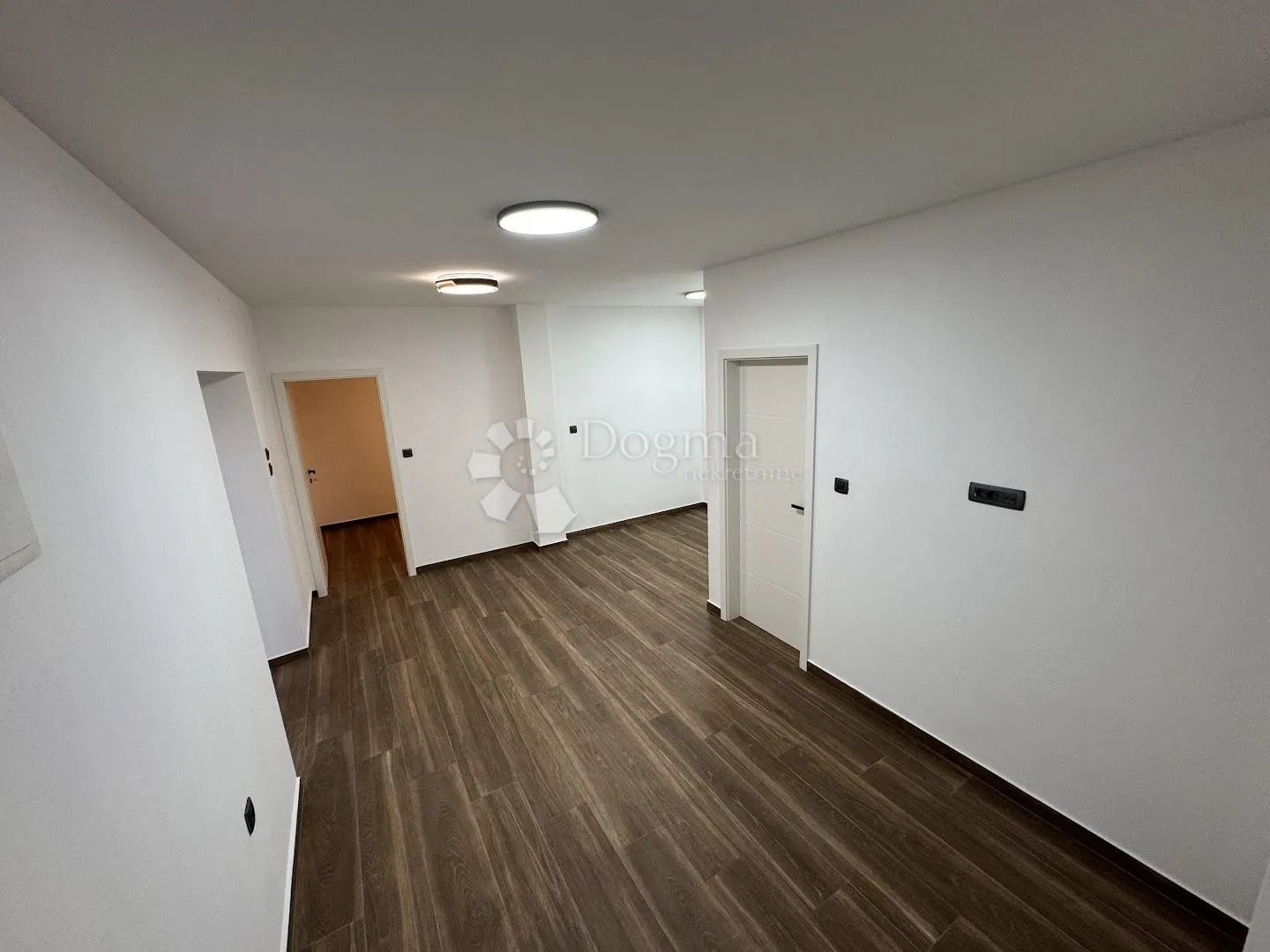 nova kuća u funtani sa 3 apartmana - slika 8