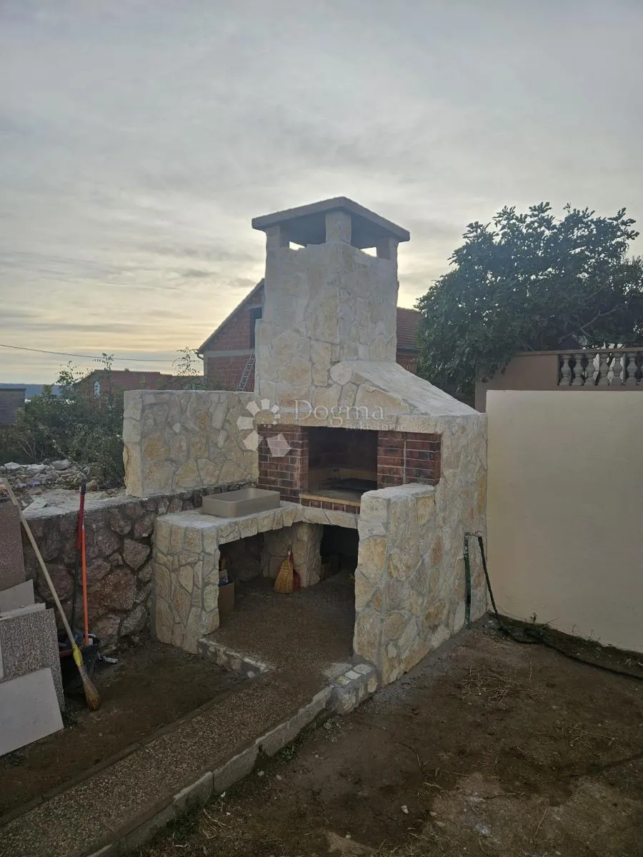troetažni stan s terasom i pogledom na more - slika 4