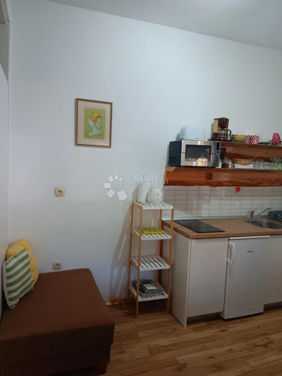kuća u korenici, za investiciju i život - slika 3