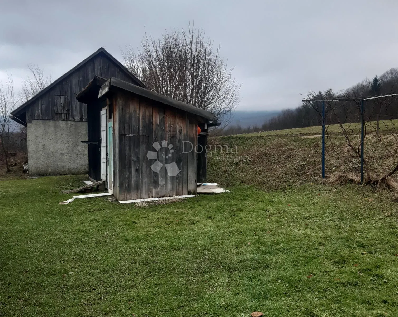 kuća za adaptaciju u drežnici sa 8 stanova - slika 16