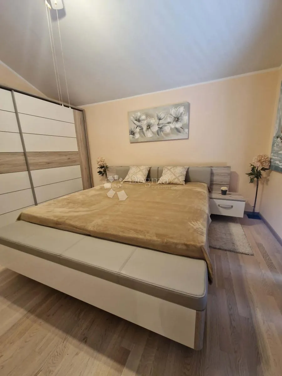 kuća s 4 apartmana - drugi red od mora - slika 51