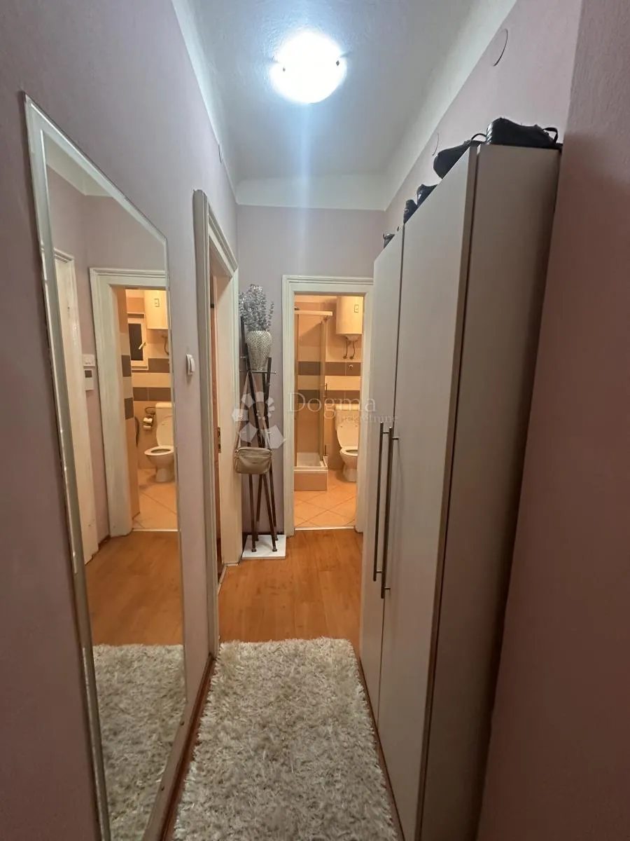 stan u centru zadra 41 m2 - slika 10