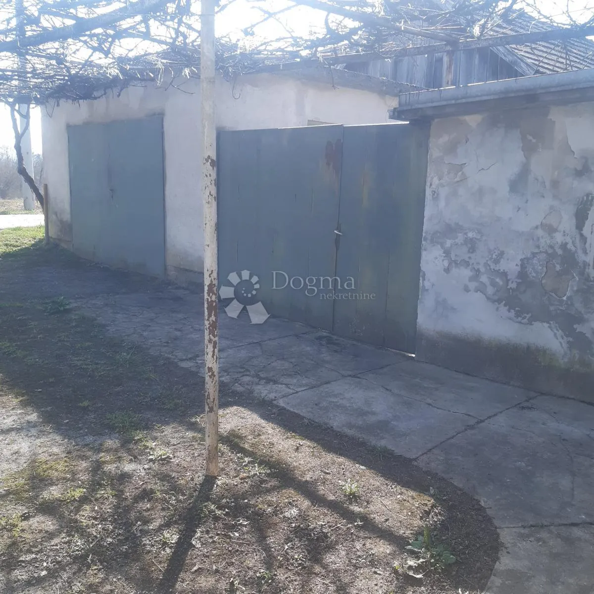 kuća sa okućnicom i zemljištem u oštarijama - slika 12