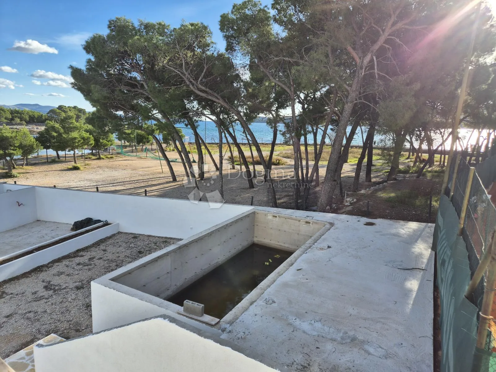 šibenik/zablaće- jedinstveni kompleks uz more: apartmanske kuće s teniskim terenom i bazenima - slika 32