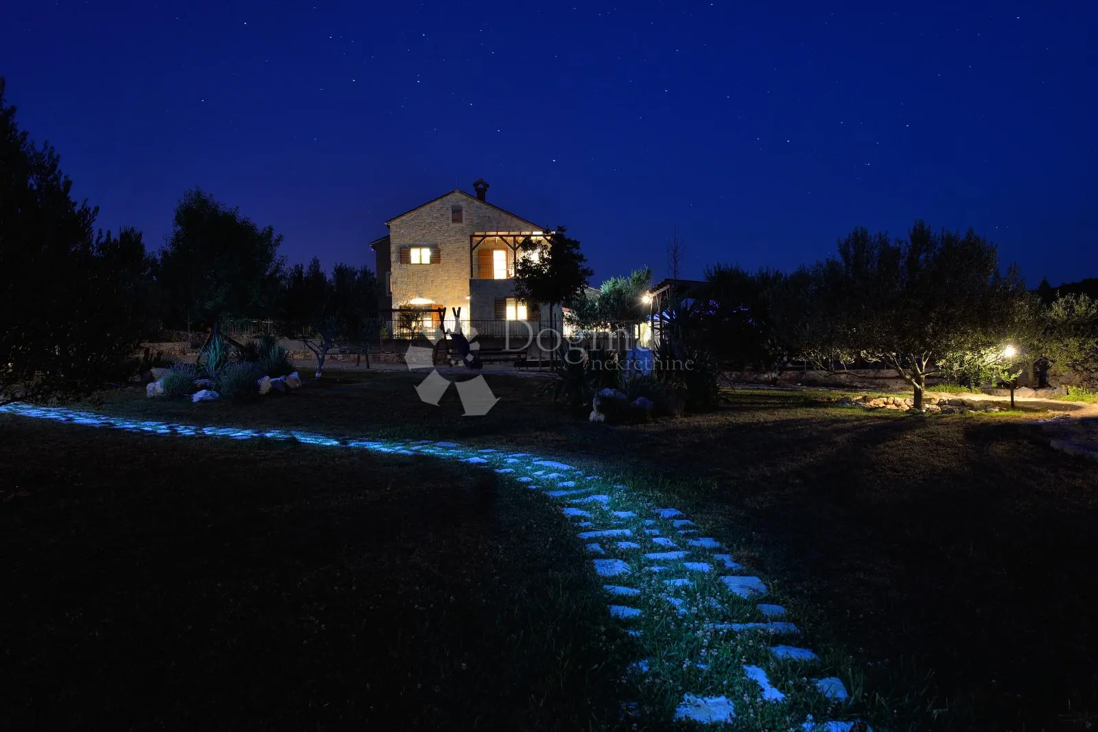 mediteranski raj u okolici šibenika - luksuzna vila na osami - slika 10