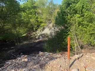 zemljište okruženo zelenilom - slika 2