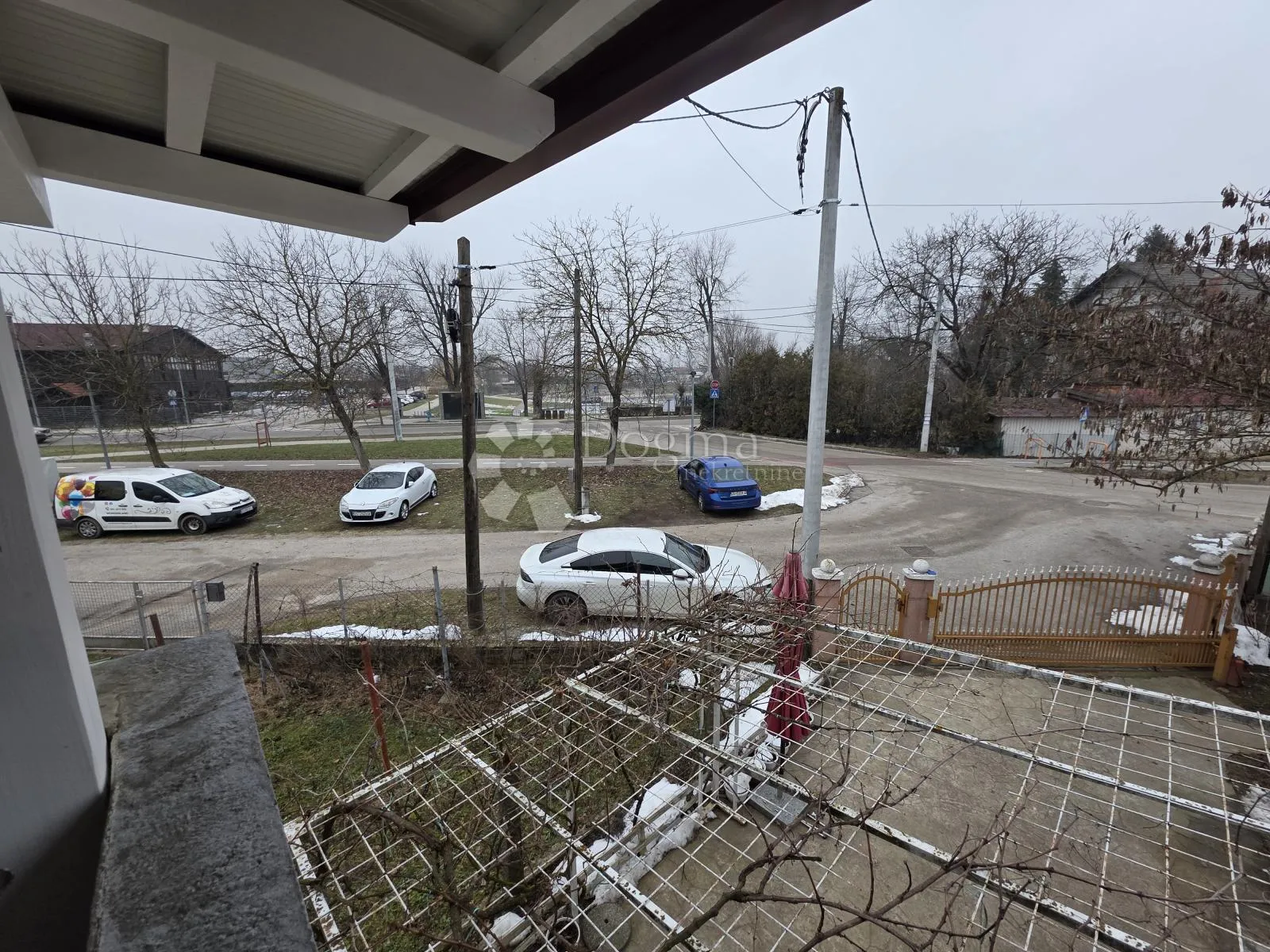 uređena kuća s bazenom i poslovnim prostorom – odlična lokacija uz jezero! - slika 24
