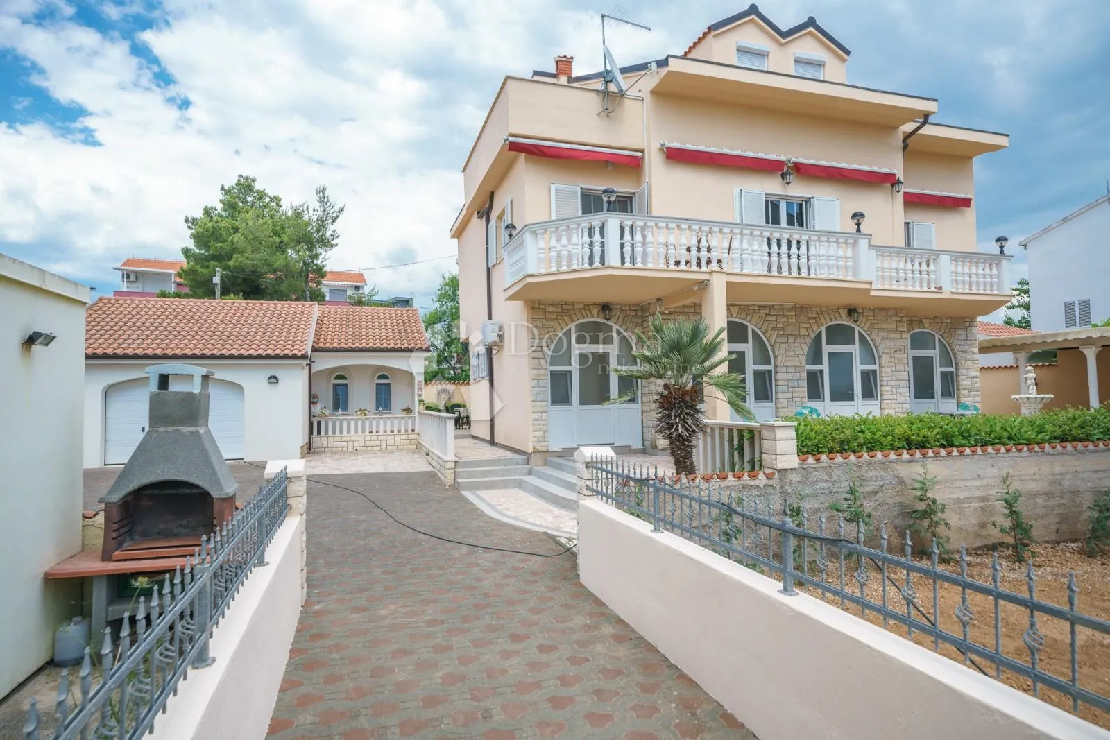 apartmanska kuća u srimi na samoj plaži - slika 2