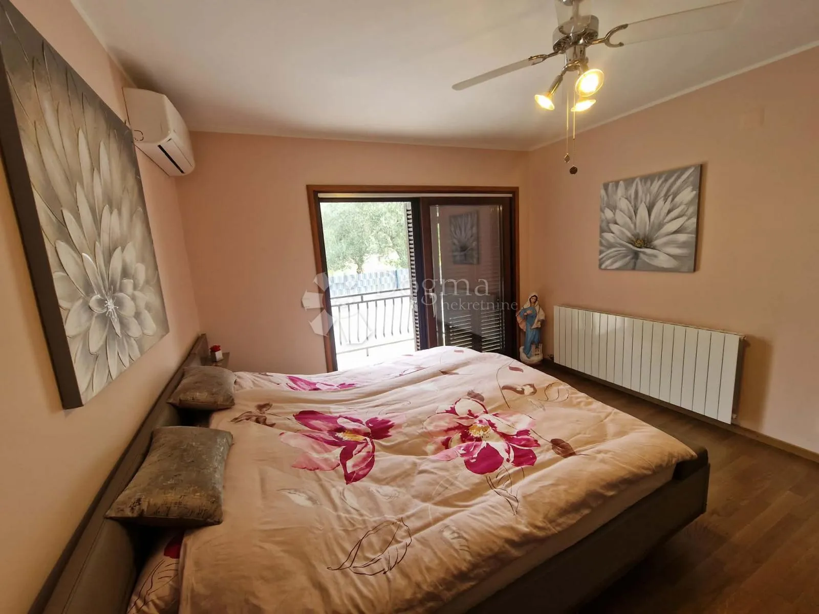 kuća s 4 apartmana - drugi red od mora - slika 16
