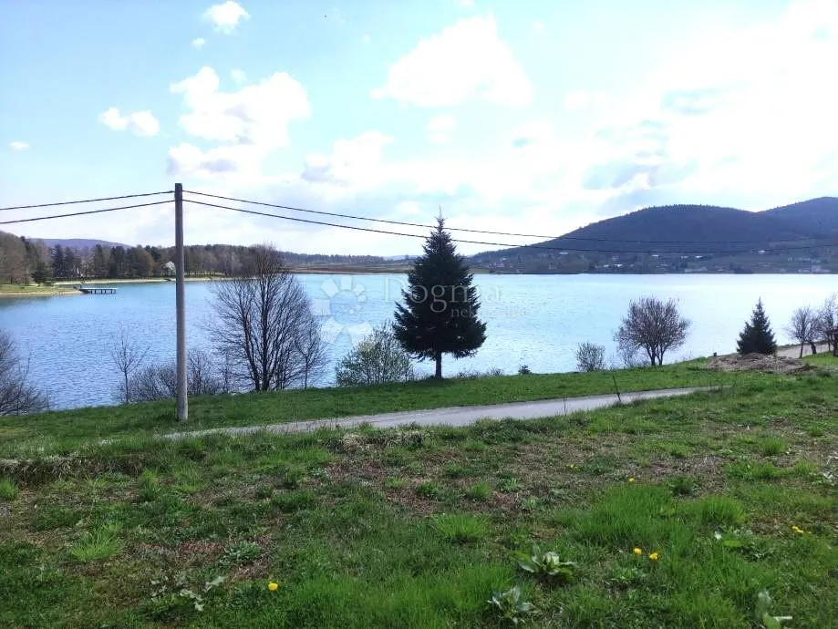 Građevinski teren uz samo jezero Sabljake - Ogulin