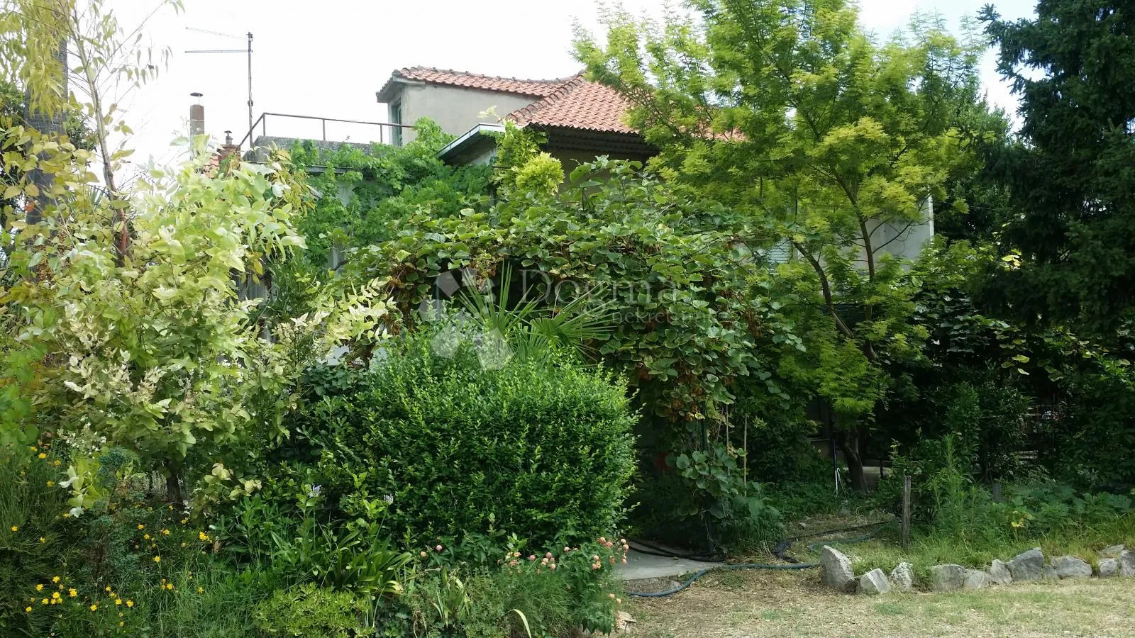 samostojeća kuća s velikom okućnicom – kaštel štafilić - slika 38