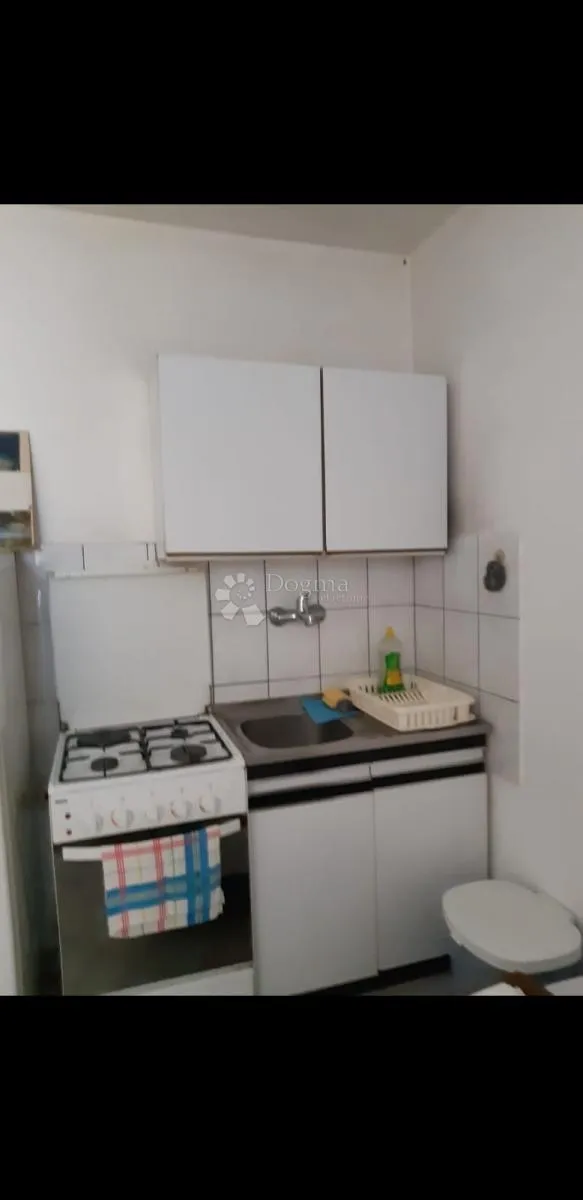 cesarica kuća sa 3 app i garaža - slika 12