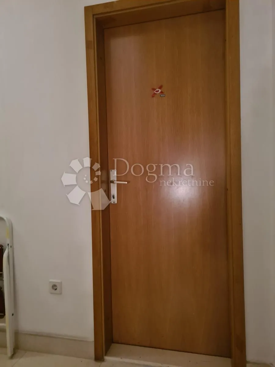 šibenik centar - kamena kuća blizu rive - slika 28