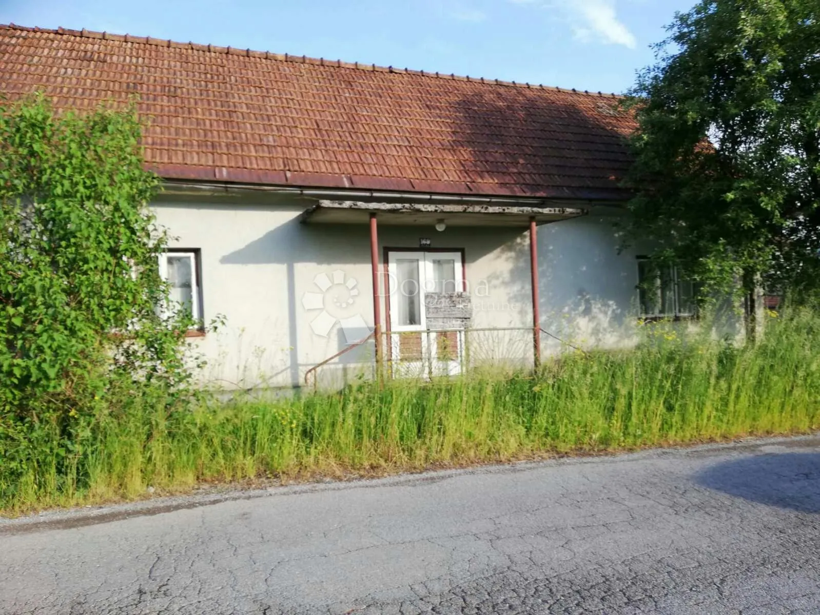 imanje u oštarijama sa kućom za adaptaciju - slika 3