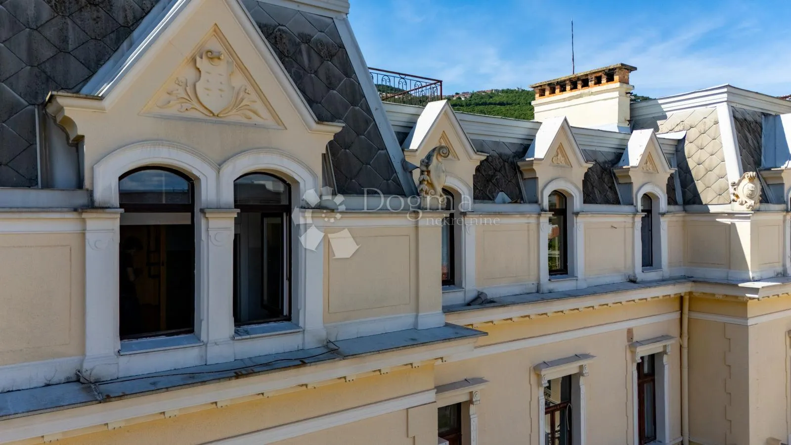 penthouse u vili u centru opatije - slika 14