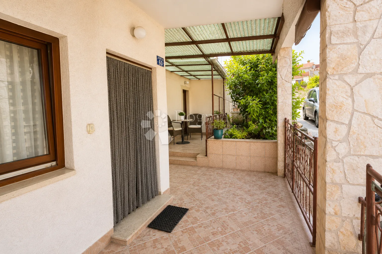 kuća u nizu u srcu mjesta udaljenog 7km od pule – 120 m² + dodatno dvorište 68 m² - slika 2