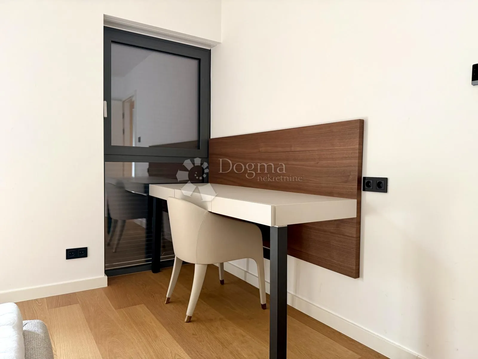 zagreb, centar, luksuzan stan 97 m2 s privatnim liftom - slika 9