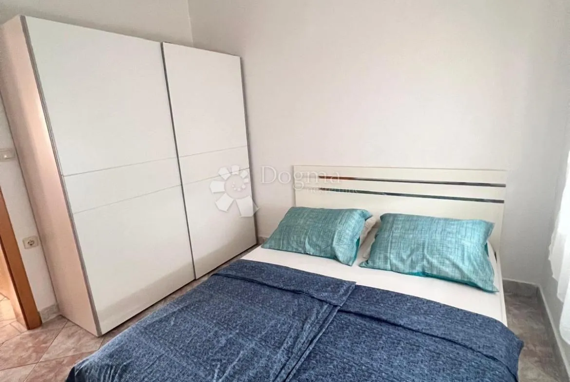 prodaje se namješten apartman na otoku viru! - slika 7