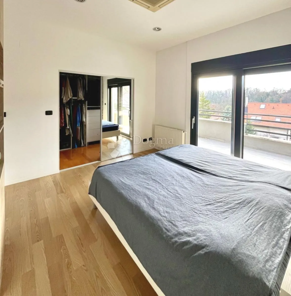 top penthouse s terasama garažom i 2 pm -kameniti stol 127 m2!! - slika 10