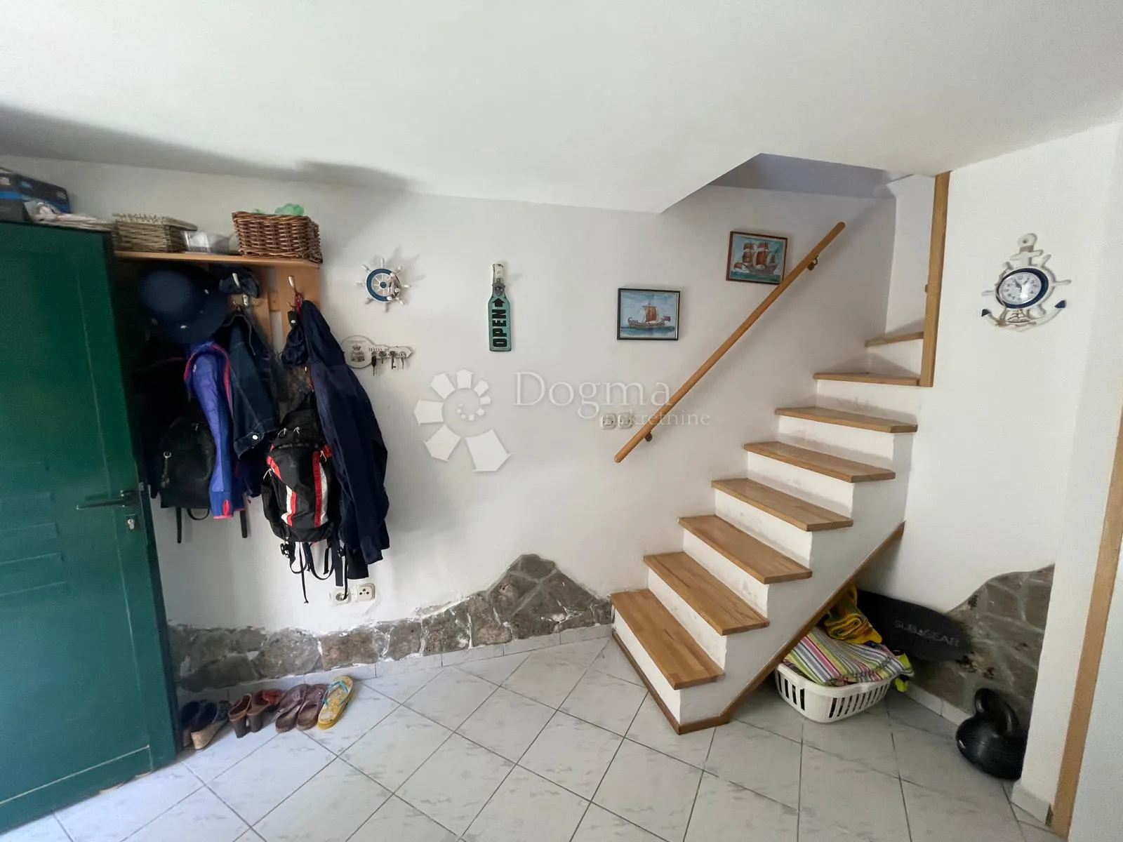 tisno – šarmantna dalmatinska kuća, top lokacija - slika 8