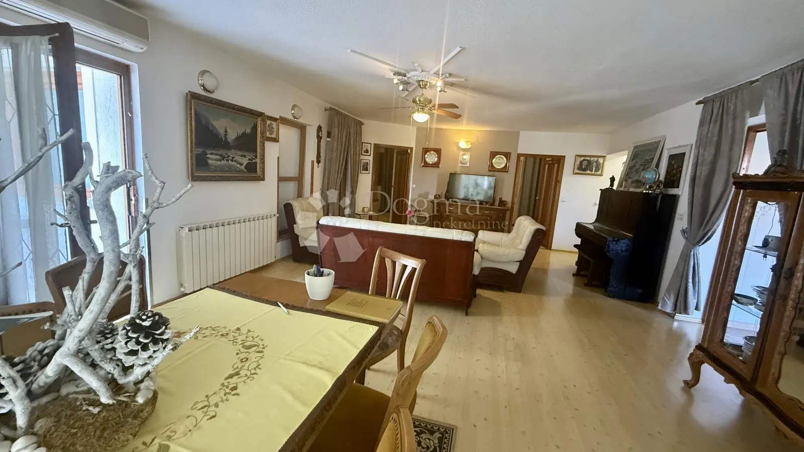 samo kod nas!! pula,apartmanska kuća blizu centra sa ljetnom kuhinjom,garažom i bazenom - slika 5