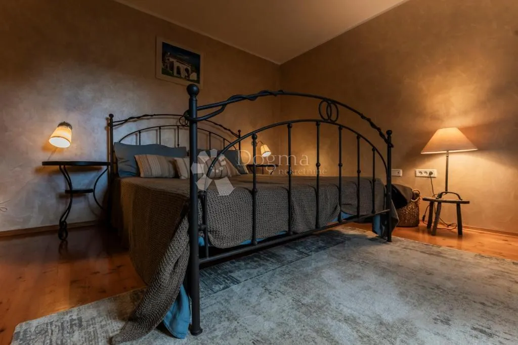 prekrasna istarska villa s bazenom na prostranoj okućnici - slika 7