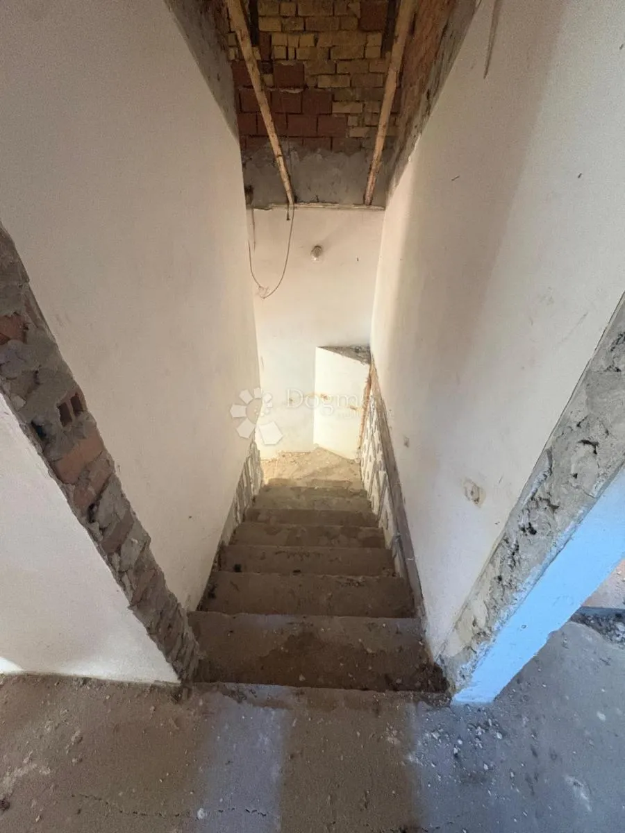 roh-bau potencijal u centru – 108 m² + dvorište - slika 5