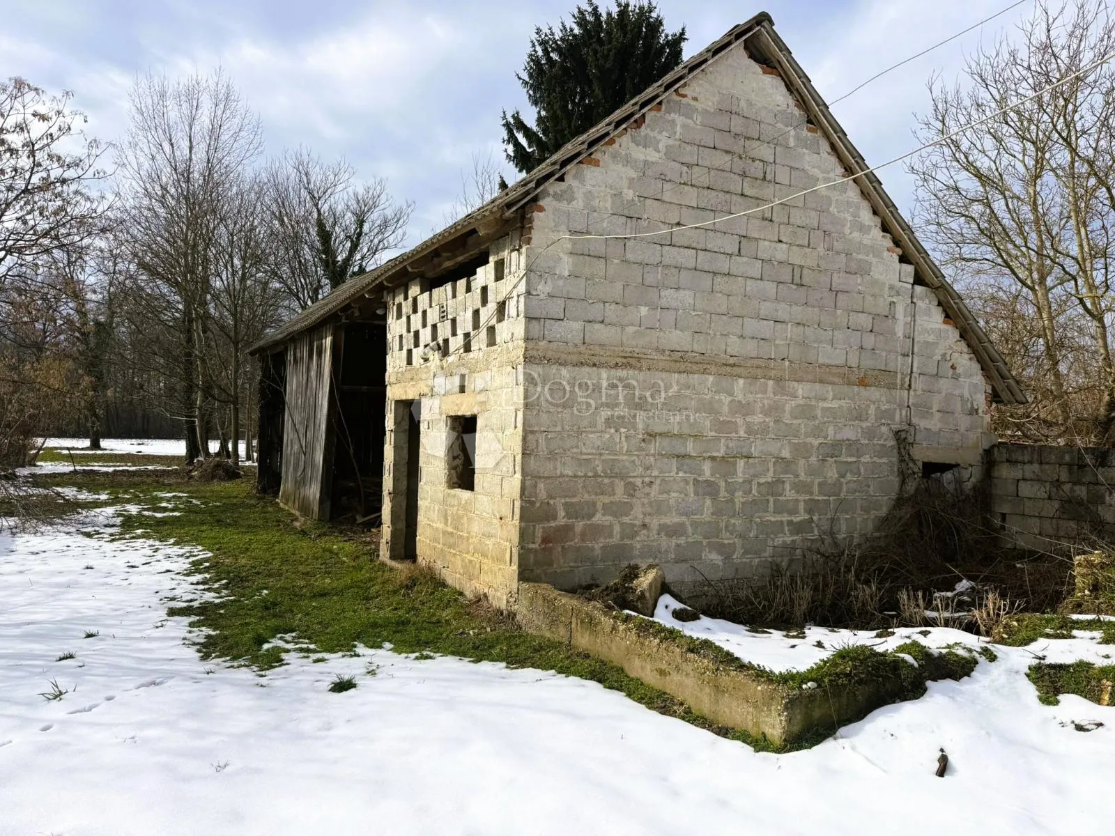 čičkovina: kuća i pomoćna zgrada za uređenje po želji - slika 15