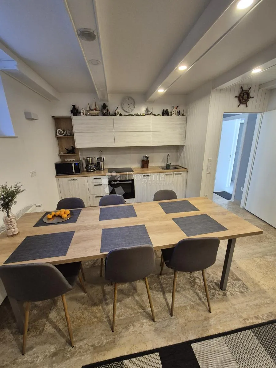 višestanbena kuća s 11 apartmana - slika 24