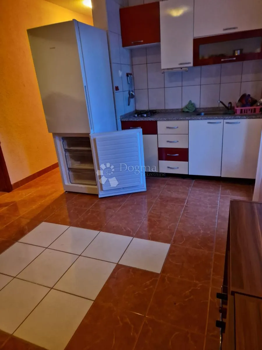 odličan apartman na otoku viru – svega 400 m od mora - slika 15