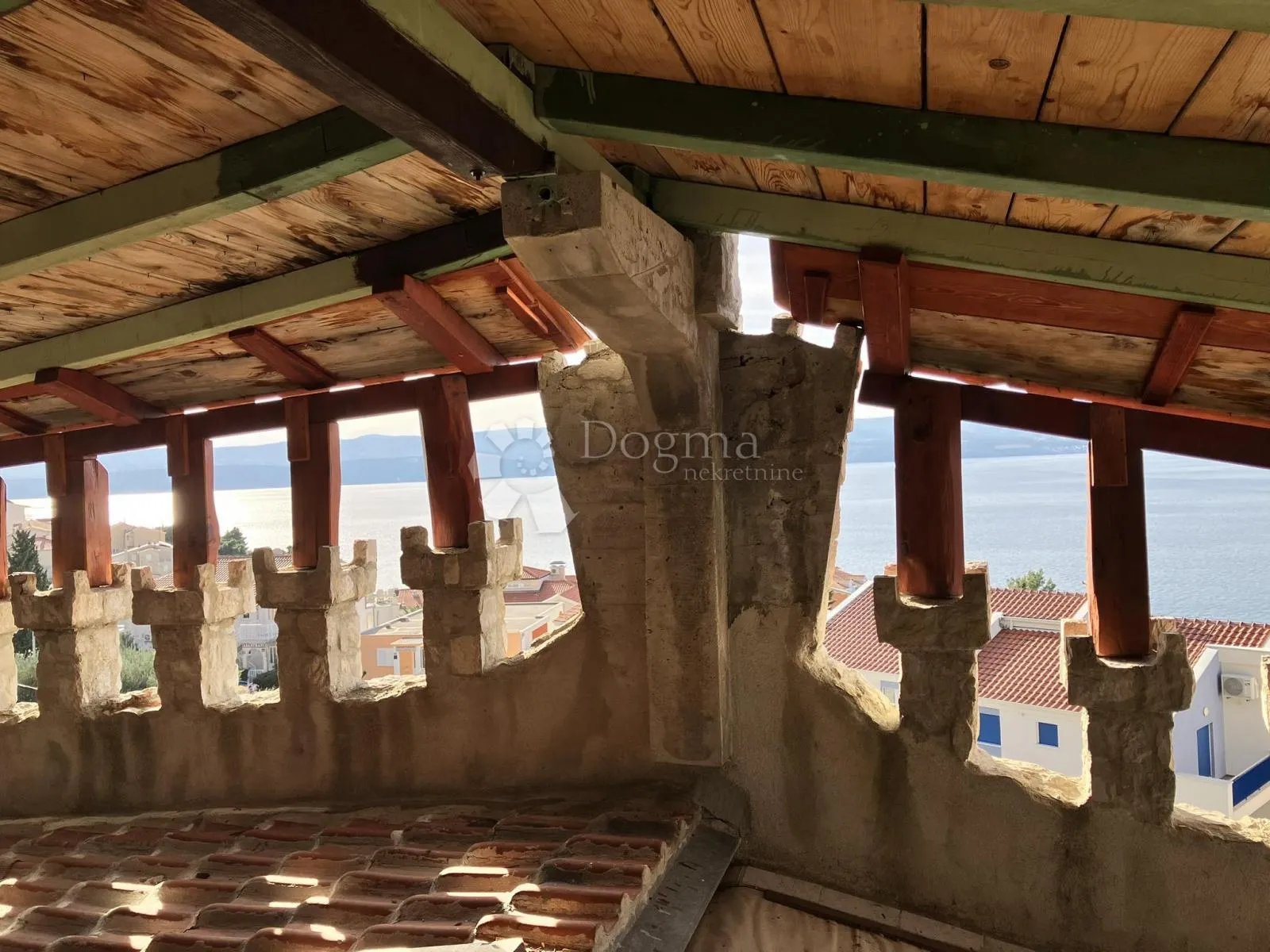 kameni ''dvorac'' s pogledom na more, omiš - slika 10