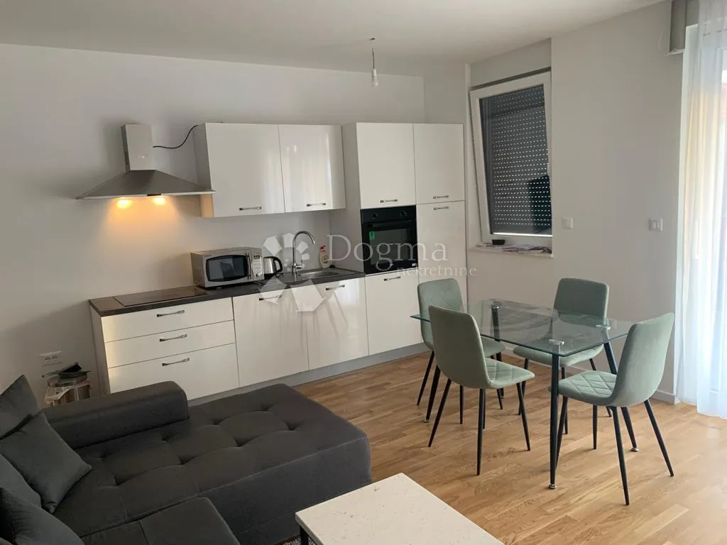 vodice-novogradnja sa garažom, 143m2 - slika 17