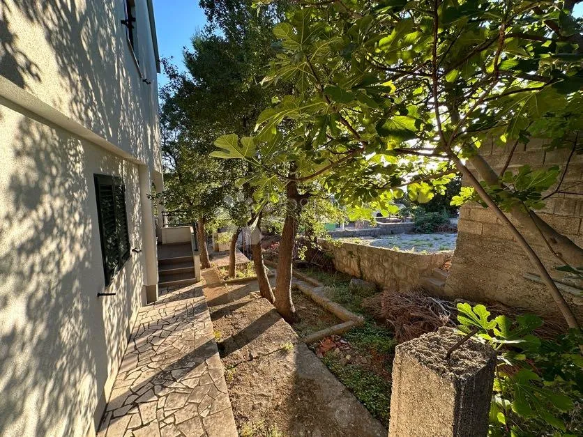 kuća uz more s predivnim pogledom i zelenilom , barić draga - slika 27