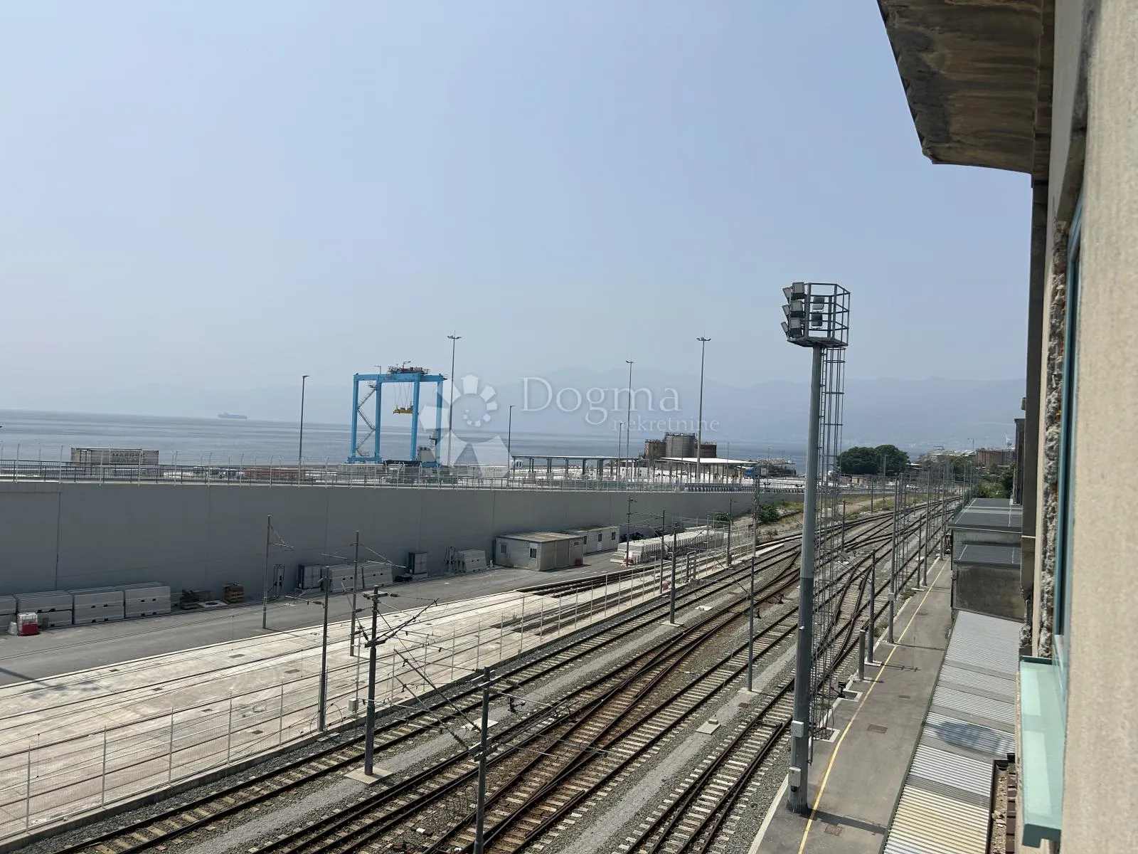 najam neuređenog poslovnog prostora širi centar rijeke - slika 11