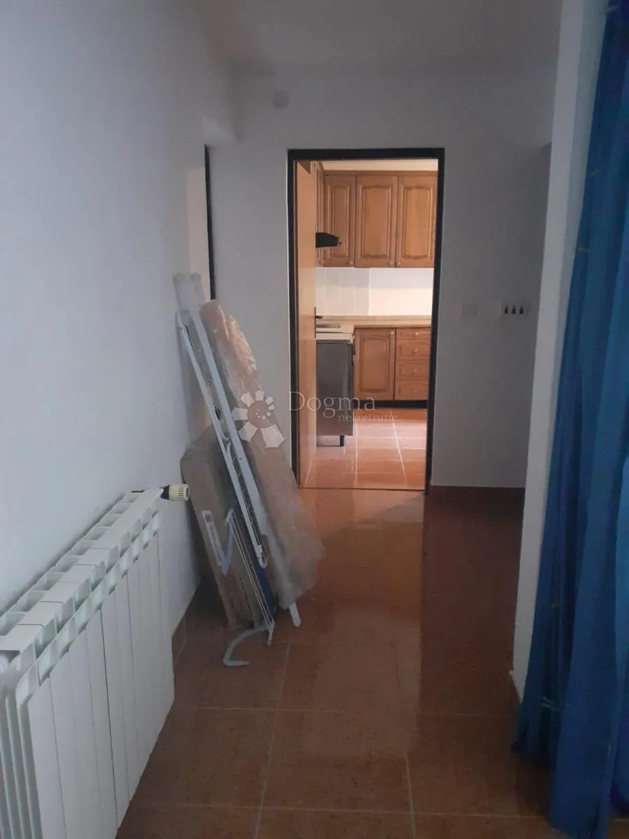 kuća u mirnom okruženju - slika 20
