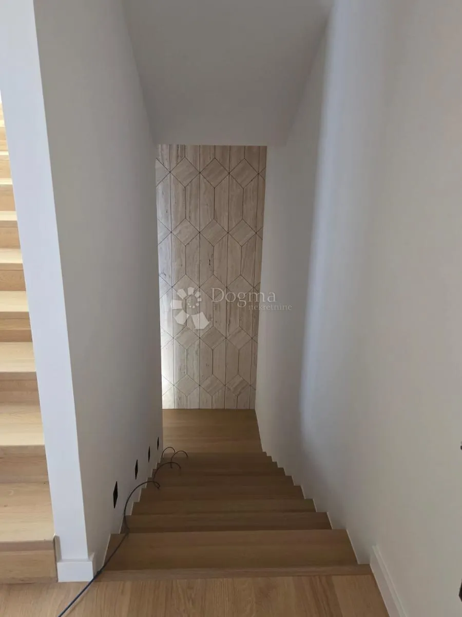 moderna luksuzna vila s pogledom na more - slika 21