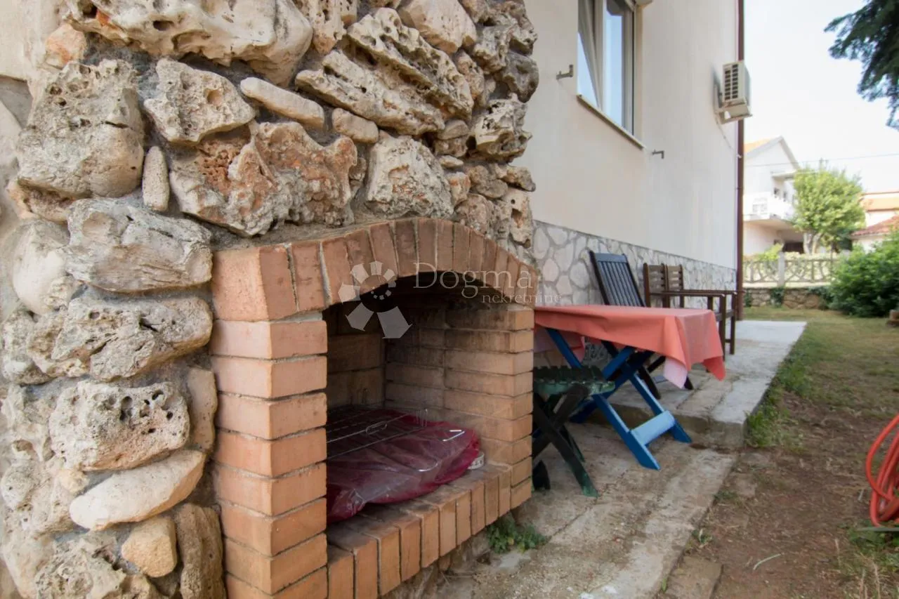 kuća sa bazenom i 4 stambene jedinice - 600m od plaže - slika 15