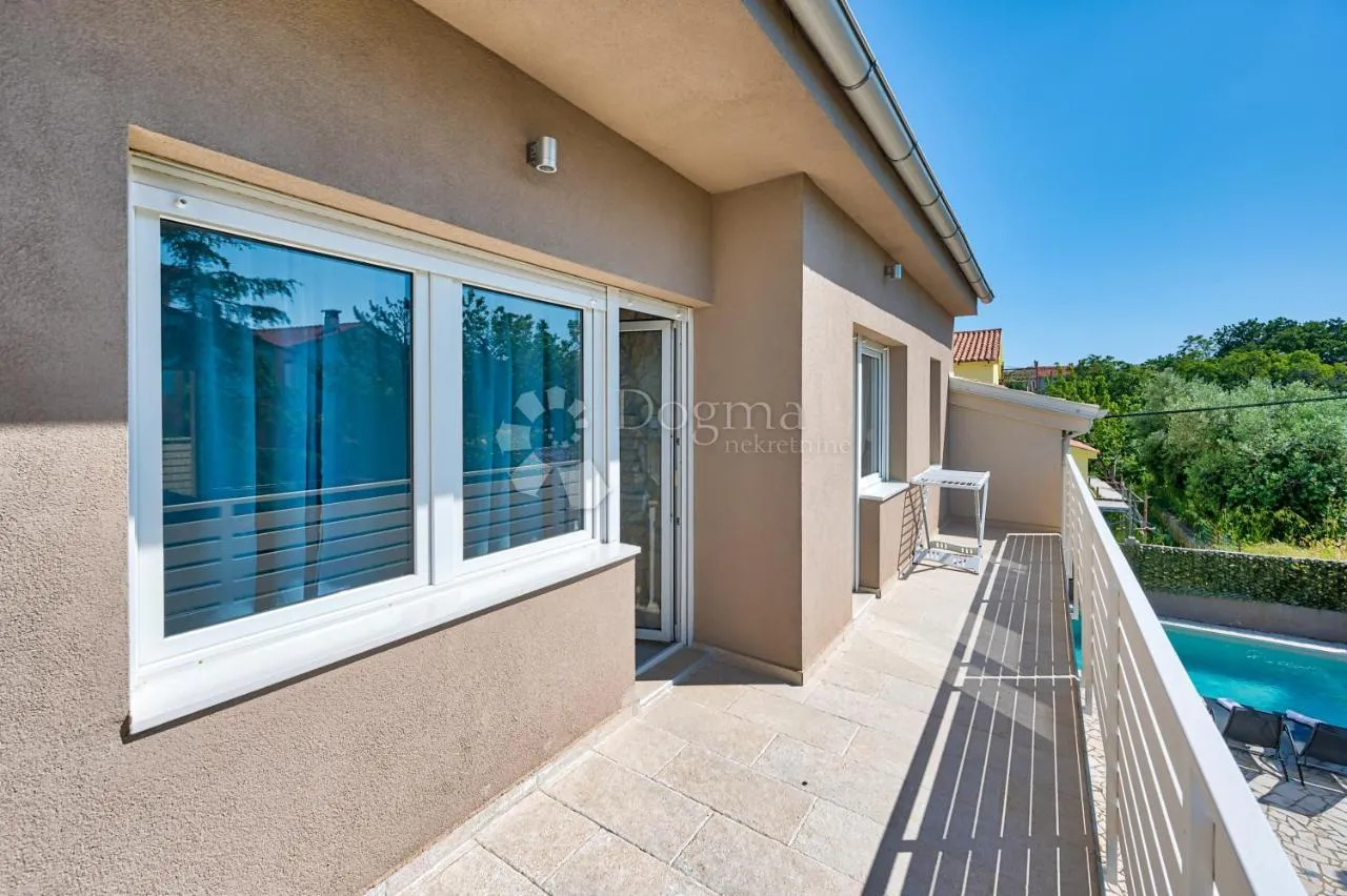 villa s bazenom - 900 m od plaže - slika 24