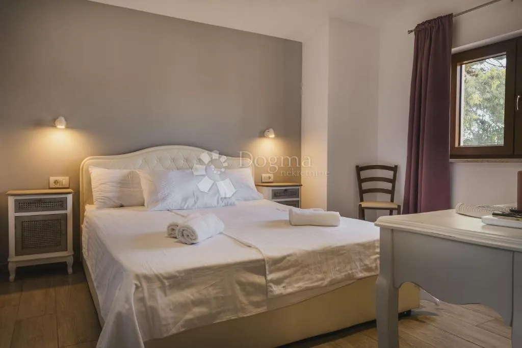 kuća s restoranom i 4 sobe za turistički najam - namješteno - slika 6