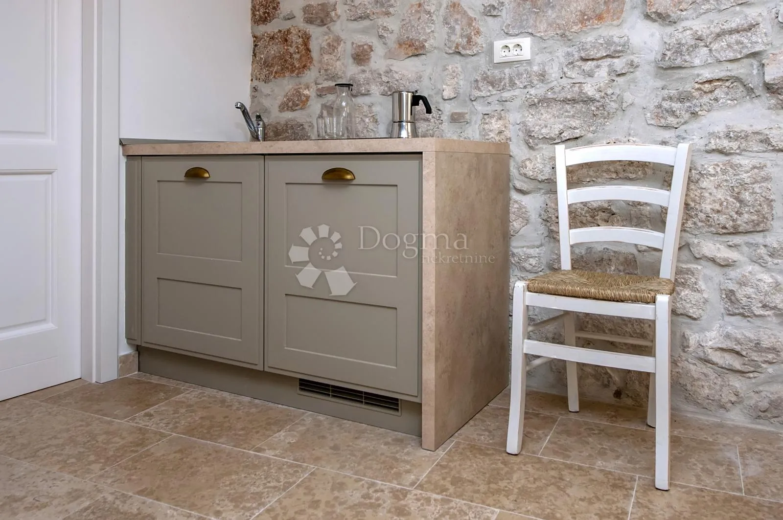 rovinj - sniženo! kuca s 3 apartmana u srcu starog grada - slika 8