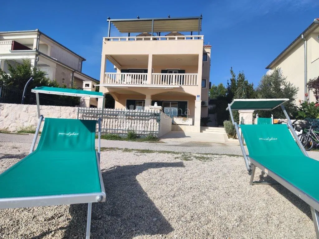 rogoznica- predivna villa na plaži - slika 9