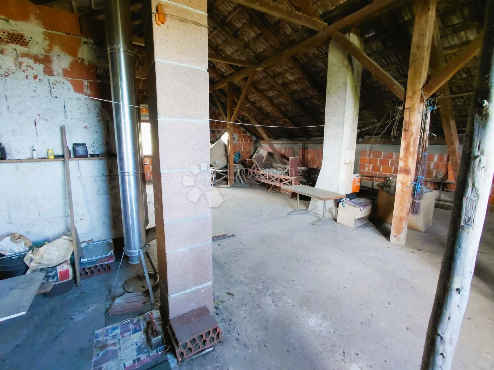 kuća 360m2 s građevinskim zemljištem donje ladanje - slika 10